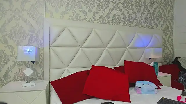 Snapshot of LaylaaDoll chatting on December 15, 7:07 pm LaylaaDoll online show from December 15, 7:07 pm