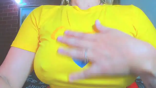 Snapshot of LatinaMature_ chatting on June 8, 10:26 am LatinaMature online show from June 8, 10:26 am