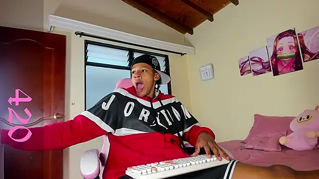 Snapshot of jordan_mm420 chatting on February 16, 12:45 pm jordan mm420 online show from February 16, 12:45 pm