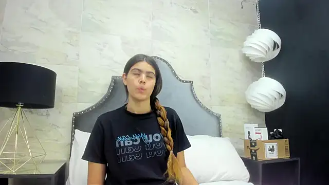isabel 09 online show from July 10, 5:15 pm
