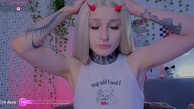 Snapshot of LilithPoison chatting on August 5, 9:06 pm LilithPoison online show from August 5, 9:06 pm