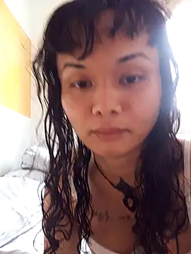 Snapshot of estradiolist chatting on February 8, 9:23 am estradiolist online show from February 8, 9:23 am