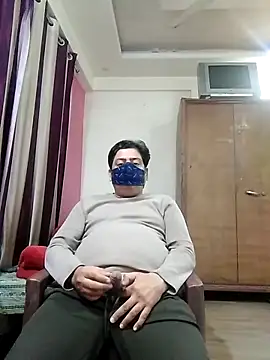 Snapshot of Love40777 chatting on December 14, 6:01 pm Love40777 online show from December 14, 6:01 pm