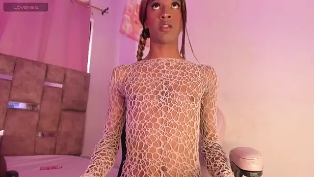 Snapshot of Mia_royal chatting on June 13, 3:43 pm Mia royal online show from June 13, 3:43 pm