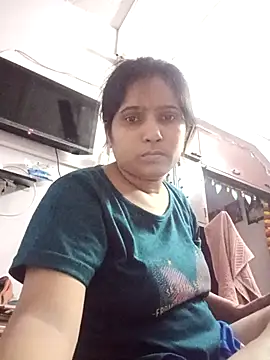 Snapshot of aliya-jaan71 chatting on October 27, 6:45 pm aliya-jaan71 online show from October 27, 6:45 pm