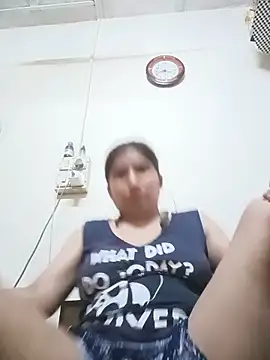 Snapshot of aliya-jaan71 chatting on June 10, 10:14 am aliya-jaan71 online show from June 10, 10:14 am