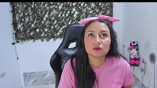 Snapshot of Luna021_1 chatting on October 23, 7:56 pm Luna021 1 online show from October 23, 7:56 pm