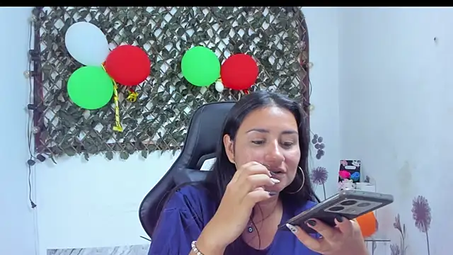 Snapshot of Luna021_1 chatting on November 3, 7:26 pm Luna021 1 online show from November 3, 7:26 pm