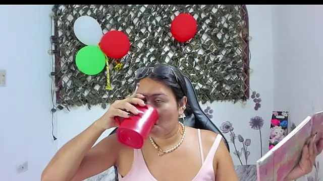 Snapshot of Luna021_1 chatting on November 4, 7:02 pm Luna021 1 online show from November 4, 7:02 pm