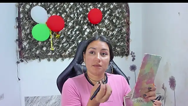 Snapshot of Luna021_1 chatting on November 5, 7:25 pm Luna021 1 online show from November 5, 7:25 pm