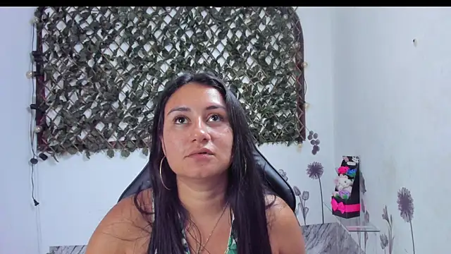 Snapshot of Luna021_1 chatting on November 14, 7:45 pm Luna021 1 online show from November 14, 7:45 pm