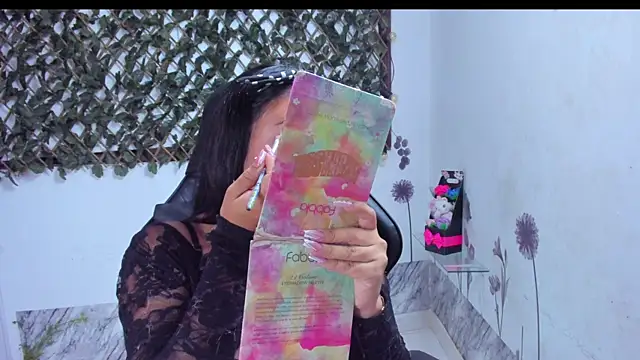 Snapshot of Luna021_1 chatting on November 15, 8:16 pm Luna021 1 online show from November 15, 8:16 pm