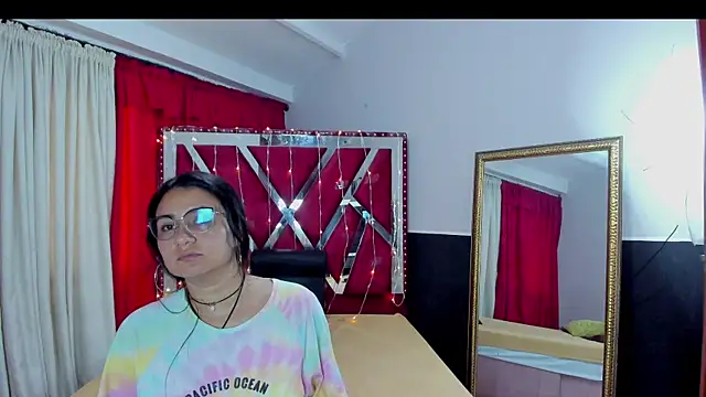 Snapshot of Luna021_1 chatting on November 20, 7:57 pm Luna021 1 online show from November 20, 7:57 pm