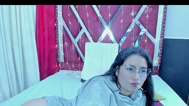 Snapshot of Luna021_1 chatting on November 23, 12:05 pm Luna021 1 online show from November 23, 12:05 pm