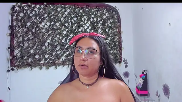 Snapshot of Luna021_1 chatting on November 29, 8:12 pm Luna021 1 online show from November 29, 8:12 pm