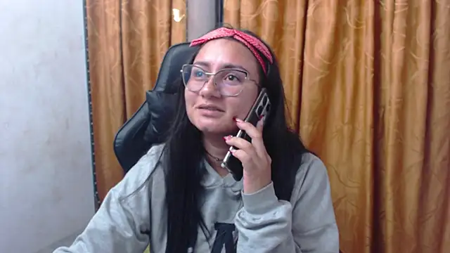 Snapshot of Luna021_1 chatting on December 5, 9:00 pm Luna021 1 online show from December 5, 9:00 pm