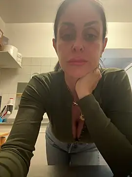 Snapshot of ainaht chatting on May 5, 7:49 am ainaht online show from May 5, 7:49 am