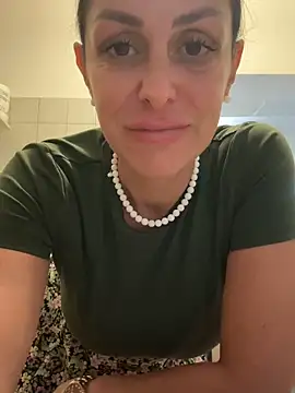 Snapshot of ainaht chatting on May 12, 7:49 am ainaht online show from May 12, 7:49 am