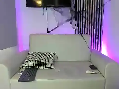 toji luxxer online show from October 26, 8:15 pm