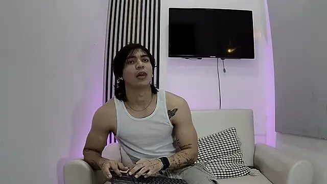 toji luxxer online show from November 6, 9:37 pm