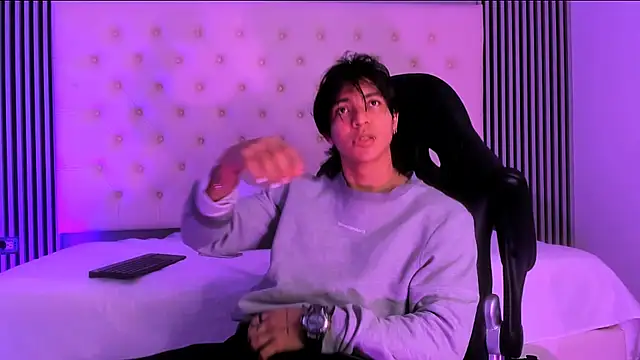 toji luxxer online show from November 11, 10:10 pm