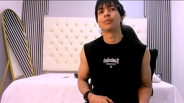 toji luxxer online show from December 5, 3:48 am