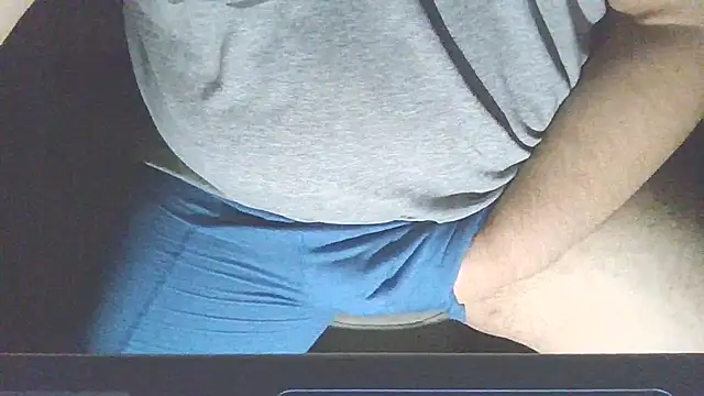 Snapshot of emr077 chatting on July 3, 1:23 am emr077 online show from July 3, 1:23 am