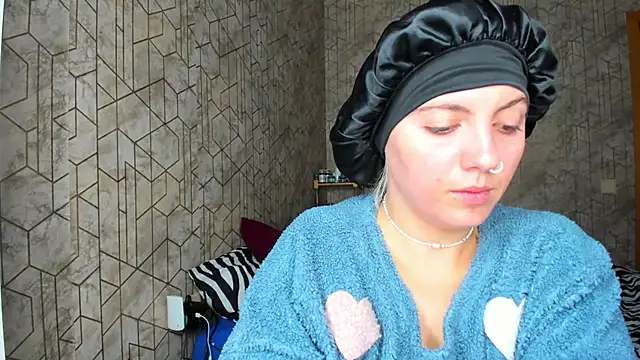 Snapshot of HOOT_ANDREEAXXX chatting on January 5, 6:56 pm HOOT ANDREEAXXX online show from January 5, 6:56 pm