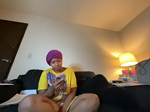 Snapshot of GoddessFatPuss chatting on July 7, 6:47 am GoddessFatPuss online show from July 7, 6:47 am