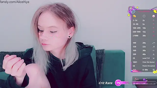 Snapshot of AliceNya_cute chatting on October 16, 4:35 am AliceNya cute online show from October 16, 4:35 am