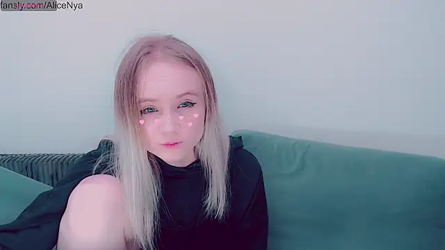 Snapshot of AliceNya_cute chatting on October 26, 3:56 am AliceNya cute online show from October 26, 3:56 am