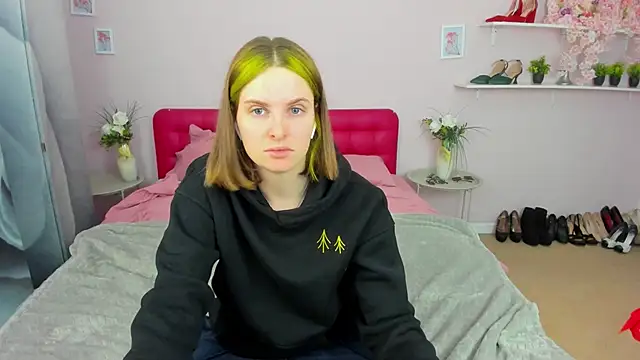 SabrinaRayX online show from April 28, 7:35 am