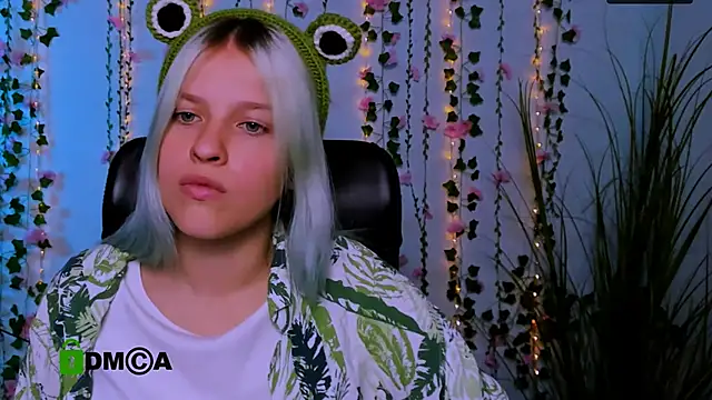 kaela spell  online show from October 2, 1:18 pm