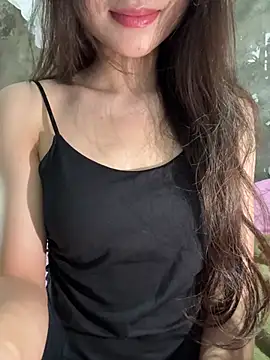 Snapshot of Bella_sexy98 chatting on May 23, 3:23 am Bella sexy98 online show from May 23, 3:23 am