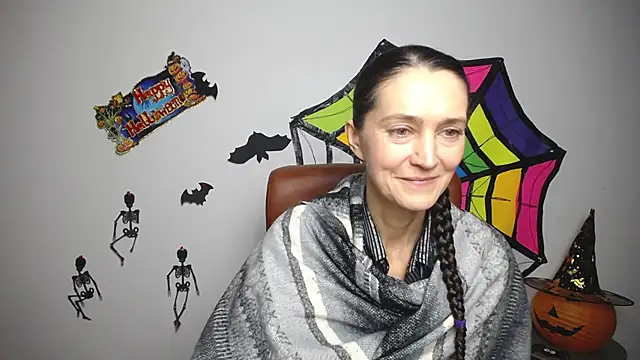 TayaFinch online show from November 1, 2:30 pm