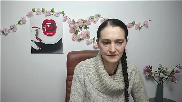 TayaFinch online show from November 12, 1:33 pm