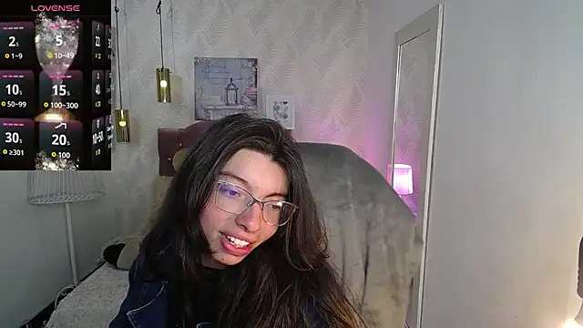 alllyson  online show from November 6, 7:59 pm