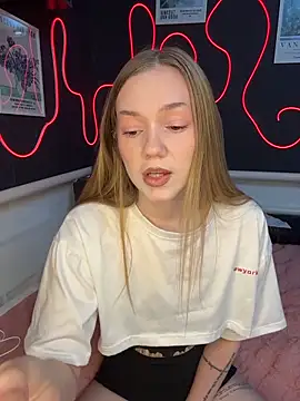 MilaMoone online show from February 26, 11:20 am