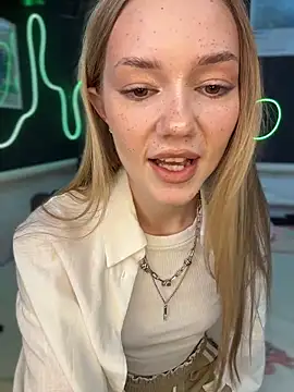 MilaMoone online show from May 2, 11:15 am