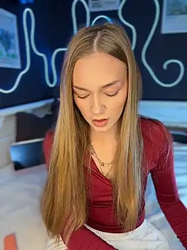 MilaMoone online show from May 3, 11:05 am