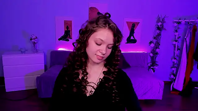 BetsyKiss online show from April 28, 5:07 pm