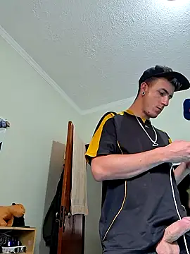 Snapshot of Bottz777 chatting on October 31, 3:46 pm Bottz777 online show from October 31, 3:46 pm