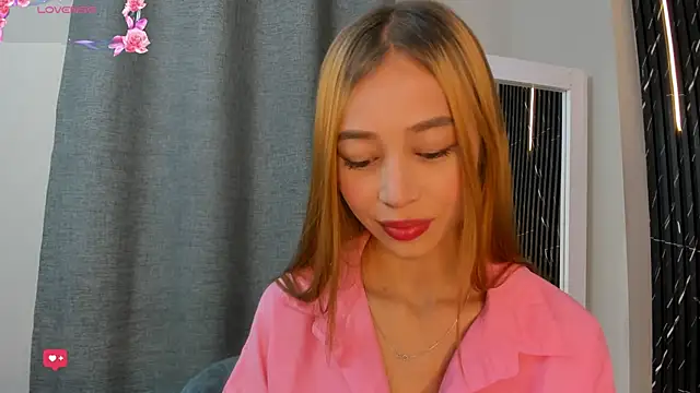 Naomi Rousse online show from May 4, 1:07 pm