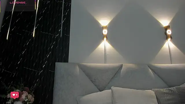 Snapshot of Naomi_Rousse chatting on June 9, 1:23 pm Naomi Rousse online show from June 9, 1:23 pm
