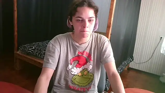 Snapshot of EthelsLover chatting on June 16, 8:39 am EthelsLover online show from June 16, 8:39 am