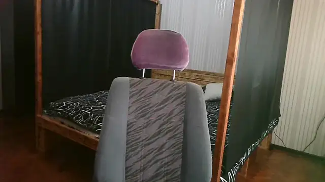 Snapshot of EthelsLover chatting on June 23, 10:35 am EthelsLover online show from June 23, 10:35 am