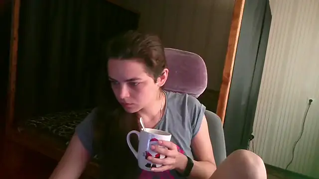 Snapshot of EthelsLover chatting on July 29, 6:11 am EthelsLover online show from July 29, 6:11 am