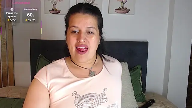 Snapshot of Andrea_secret_ chatting on November 10, 2:05 pm Andrea secret online show from November 10, 2:05 pm