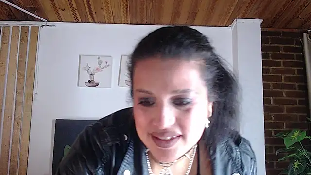 Snapshot of Andrea_secret_ chatting on November 15, 12:23 pm Andrea secret online show from November 15, 12:23 pm