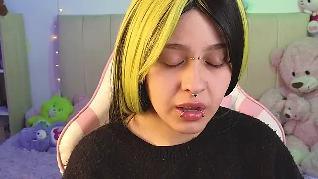 Snapshot of NekoWaifu chatting on June 11, 2:48 pm NekoWaifu online show from June 11, 2:48 pm